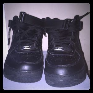 Brand new Air Force 1’s. Never whore size 12